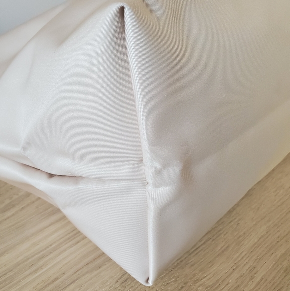 LONGCHAMP LE PLIAGE NÉO
TOP HANDLE BAG - Picture 13 of 16